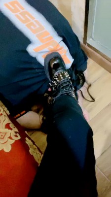 【甜沁】萝莉主短靴踩虐胖狗 bf23208_绳艺库视频下载