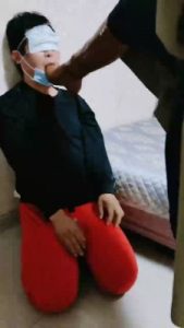 【辣妹】裸足踩踏喂食 bf20511_绳艺库视频下载