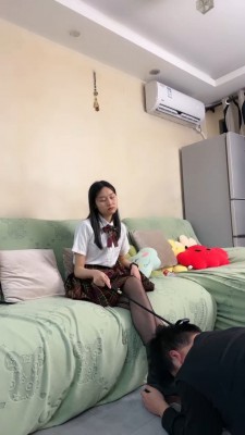 套路直播视频【素人星探】素人黑丝脚踩踏喂食 bf24687_绳艺库视频下载