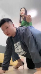 套路直播视频【素人星探】骑马遛狗/高跟肉丝踩踏/虐乳臭脚捂脸窒息 bf26618_绳艺库视频下载