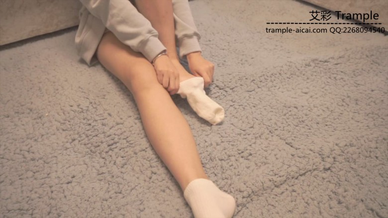 南一，洛芸，宅七，3人白袜运动鞋调教_绳艺库视频下载