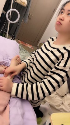 套路直播视频【橘子没熟】开发抖M闺蜜舔脚【完整版】 bf26468_绳艺库视频下载