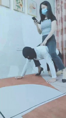 【灵竹】牛仔裤女S-骑马转胯舔鞋 bf19426_绳艺库视频下载