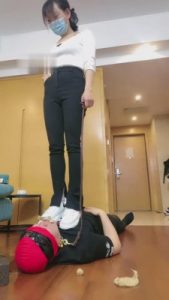 【Q月】带素人闺蜜进圈首调狗 bf11020_绳艺库视频下载