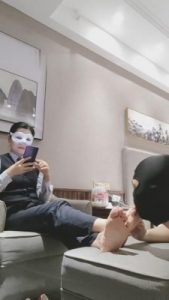 【芒果】白领的舔脚奴 bf6700_绳艺库视频下载