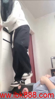 【精神小妹】3S学生主全体重踩头/跺头 bf23567_绳艺库视频下载