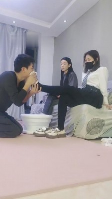 【雪儿】逛街累了让狗伺候原味鞋袜脚 bf8094_绳艺库视频下载