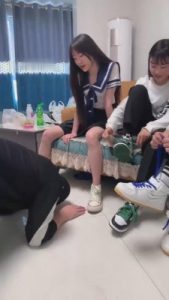 【精神小妹】推荐!5素人S群虐班主任/强制喝圣水吃脏东西 bf8248_绳艺库视频下载