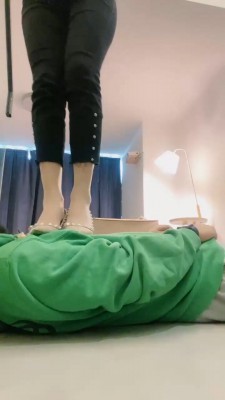 【晨颜】高跟/长靴全体重踩踏 bf21198_绳艺库视频下载