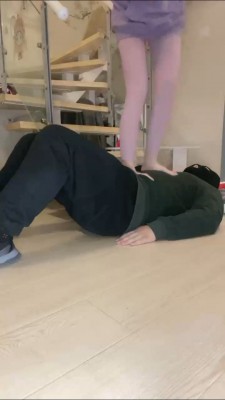 套路直播视频【文文】丝袜玉足全体重踩踏 bf24008_绳艺库视频下载