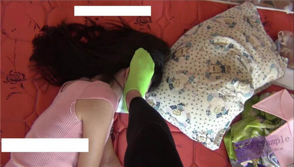 甜儿公主绿棉袜虐踩LULU肚子和脸蛋 G-NV-108_绳艺库视频下载