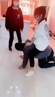 【精神小妹】教多名素人学生主玩sm bf20129_绳艺库视频下载