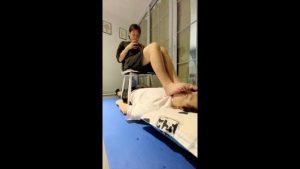 【萝莉酱】足球健将小玉首调 穿了半个多月没洗的脏袜子蹦跳踩踏闻舔臭脚_绳艺库视频下载