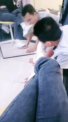 套路直播视频【嘉妮】舔脏小白鞋/闻白棉袜 bf26737_绳艺库视频下载