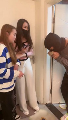 套路直播视频【星探】素人姐妹花逮住偷袜贼调成狗 bf24191_绳艺库视频下载