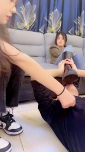 套路直播视频【冷鸢大大】双S-人体鞋刷/虐乳/棉袜窒息/全体重踩踏【双视角版】bf26129_绳艺库视频下载