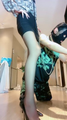 【苏曼】御姐黑丝高跟辱地毯 bf21140_绳艺库视频下载