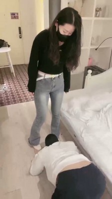 【露娜】喜欢被女友踩踏【完整版】 bf21052_绳艺库视频下载