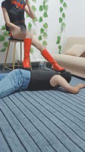 【安康十三姨】各种皮靴跳踩践踏 bf14388_绳艺库视频下载