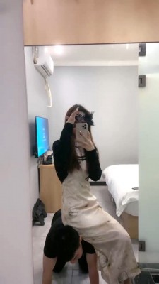 【一宁】人体座椅/穿鞋踩踏/鞭打/裸足深喉脚踩喂食 bf28490_绳艺库视频下载