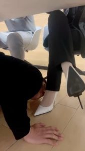 套路直播视频【二宝】办公室OL制服诱惑-艺术两老板 bf25306_绳艺库视频下载