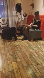 【开发素人】柠檬S带着她的闺蜜各种暴打狗 bf5286_绳艺库视频下载