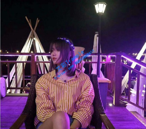 【00后A女主】跪舔美女主帆布鞋底闻臭脚棉袜裸足！_绳艺库视频下载