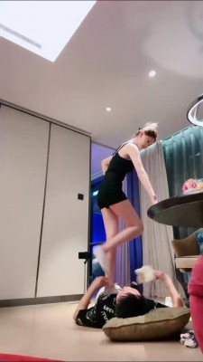 套路直播视频【艾琳】白袜塞嘴全体重踩/裸足蹂躏脸 bf23971_绳艺库视频下载