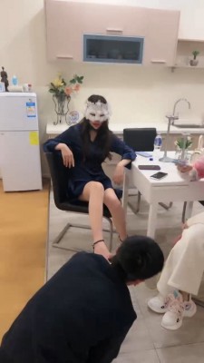 套路直播视频【妆主大大】带妹妹入圈/可爱白袜辱狗/耳光/高跟碾压【双视角版】bf25243_绳艺库视频下载