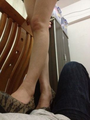 (采乐）花900块请的平面模特超高跟踩踏，对话中小MM有点害羞_绳艺库视频下载