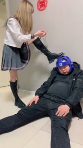 套路直播视频【精神小妹】双学生S骑马/遛狗/踩踏提档/深喉 bf25841_绳艺库视频下载