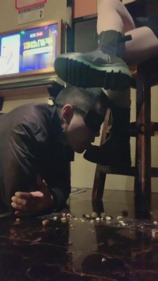 【文文文】素人小姐姐无意识碾压狗 bf9741_绳艺库视频下载