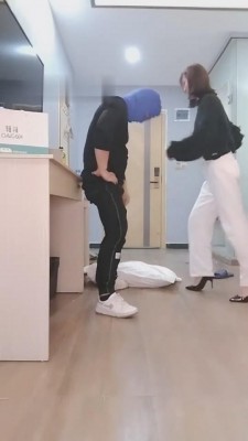 【德意志】艺术美少女组合群殴男神 bf8536_绳艺库视频下载