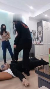 【安可】邻居两姐妹踩虐业主【双视角完整版】 bf21934_绳艺库视频下载