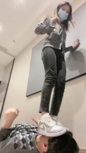 【樱木花椒】面部摧残-AJ/白船袜全体重踩踏/跺头 bf28095_绳艺库视频下载