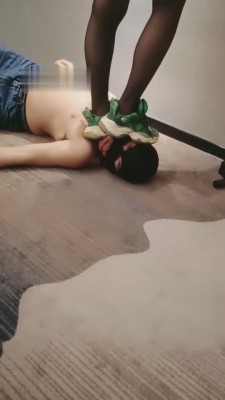 【丹祖宗】重度踩踏/口水/耳光/圣水/深喉/踩食物 bf9027_绳艺库视频下载