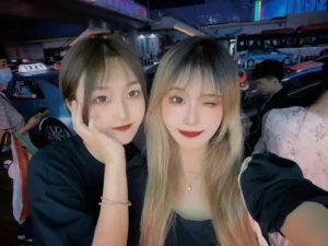 【玉女】小爱万斯帆布鞋暴踢小M_绳艺库视频下载