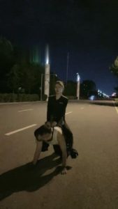 【妮可】夜间户外马路遛狗骑马 bf17158_绳艺库视频下载