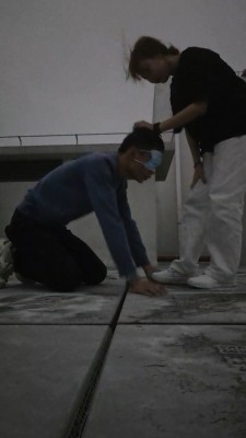 【小亿】阳台素人调-小白鞋超臭白棉袜强迫狗闻舔 bf26874_绳艺库视频下载