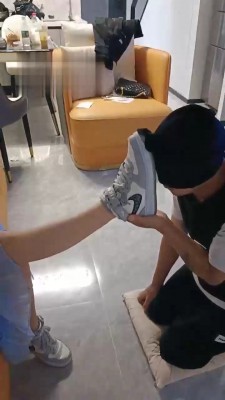 【木秋S】运动后脏臭鞋袜羞辱哥哥 bf17502_绳艺库视频下载