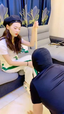 套路直播视频【冷鸢大大】运动鞋白棉袜踩踏-重度踢踹-棒子鞭打 bf26419_绳艺库视频下载