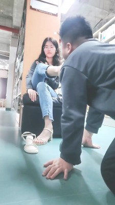 【嘉妮】户外-图书馆里狗奴伺候/骑马【完整版】 bf28185_绳艺库视频下载