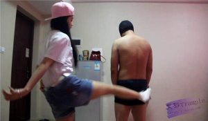 双女王踢艺术_绳艺库视频下载