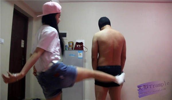 双女王踢艺术_绳艺库视频下载