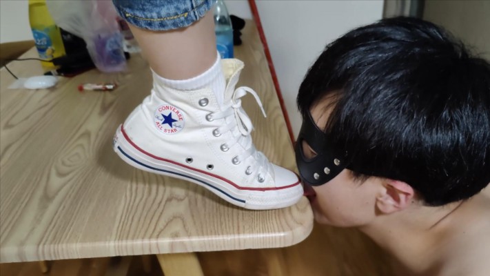 【酱酱S】白匡威踩裆，踩舌头_绳艺库视频下载