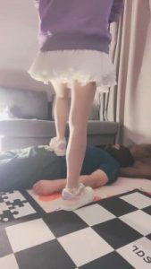 【桃子老师】学生S小白鞋白袜踩踏 bf20005_绳艺库视频下载