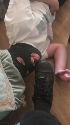 【训狗王】舔三学生素人的脏鞋底 bf10464_绳艺库视频下载