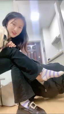 套路直播视频【小布丁】夜跑后原味脚羞辱/圣水/全体重踩 bf24353_绳艺库视频下载