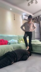 套路直播视频【素人星探】素人S骑马/丝袜塞嘴套头 bf24339_绳艺库视频下载