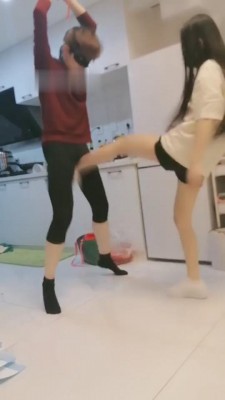 【傲柔】吊式捆绑提档踢肚子/头浸圣水盆窒息 bf8912_绳艺库视频下载